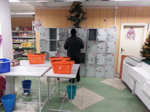 Камеры хранения в сети магазинов Азарэнне